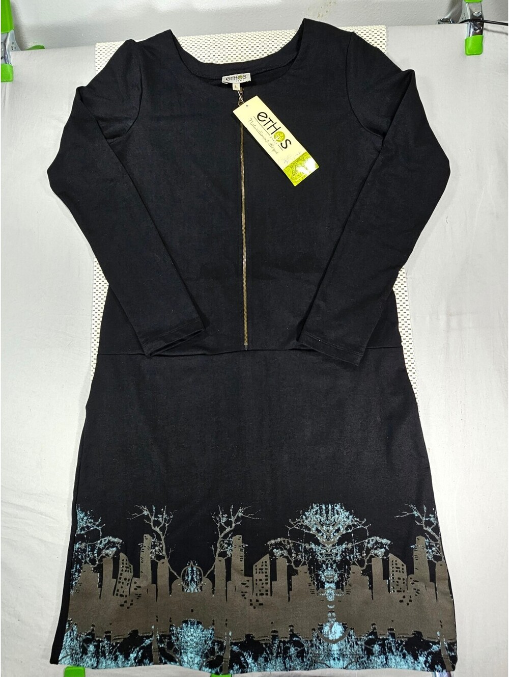 Ethos Paris Organic Cotton Black Long Sleeve Cityscape Dress. Size Large.  NWT